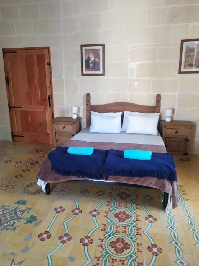 Farmhouse Tal Kaptan Kercem Luaran gambar