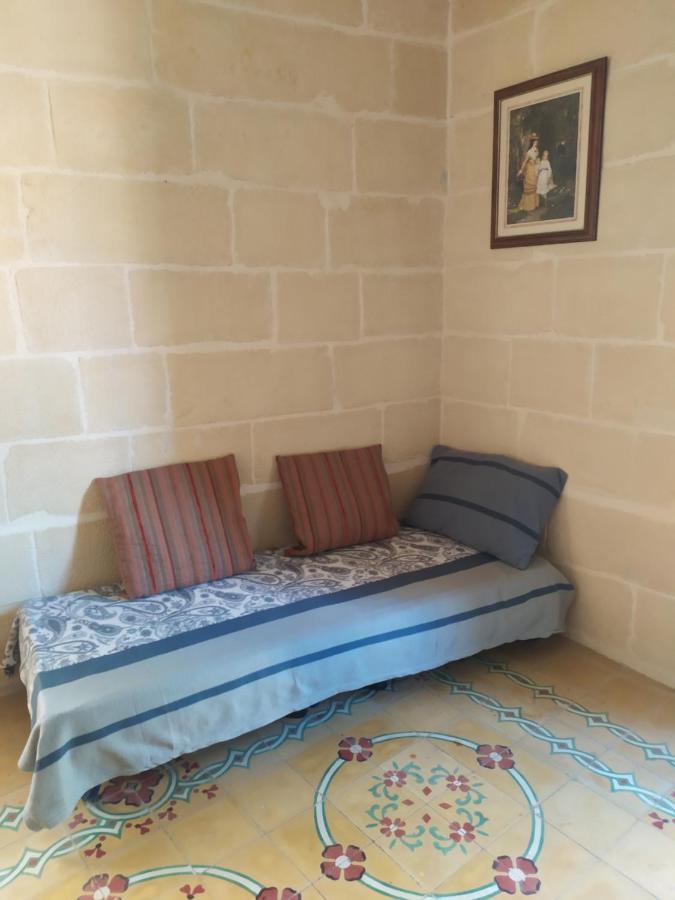 Farmhouse Tal Kaptan Kercem Luaran gambar