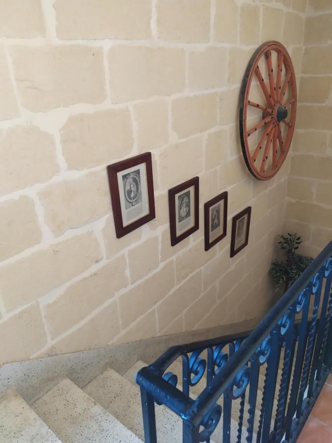 Farmhouse Tal Kaptan Kercem Luaran gambar