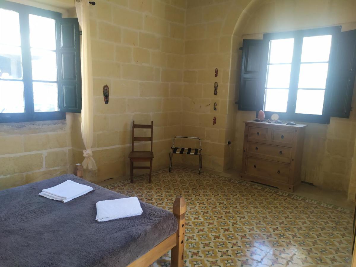 Farmhouse Tal Kaptan Kercem Luaran gambar